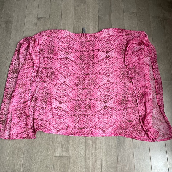Accessory Street pink snake skin pattern top sz L - Picture 1 of 4